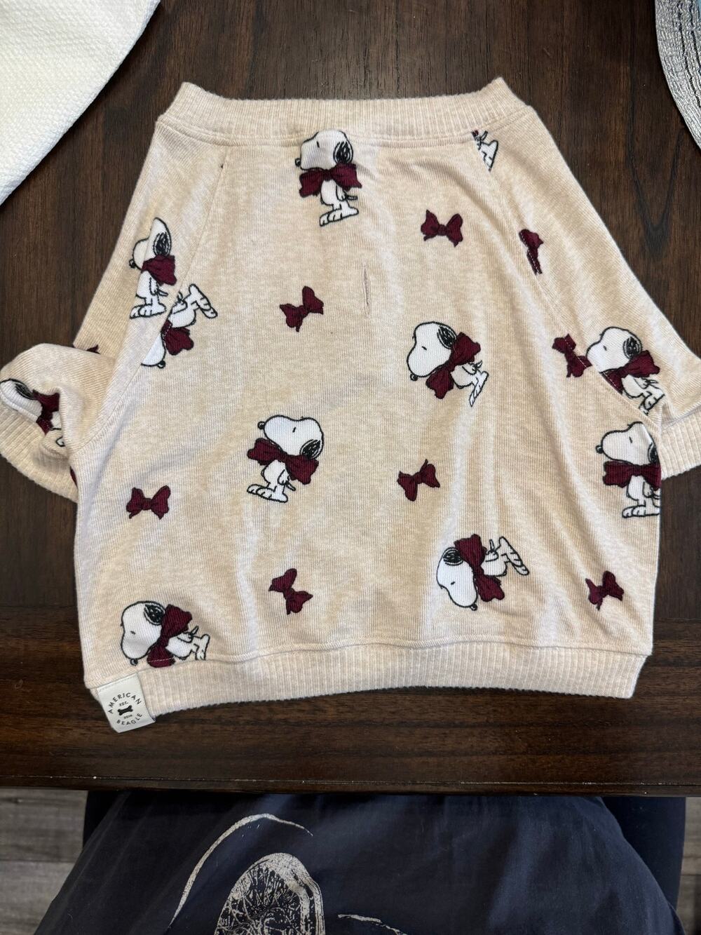 American Beagle Snoopy Dog sweater repeating Snoopy and red bow size Medium